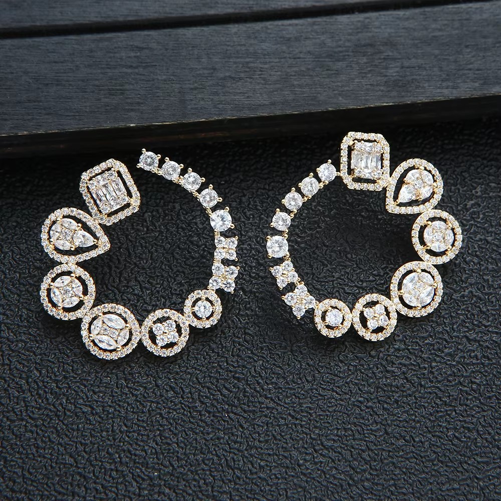 Women Accessories Dubai - Pendientes redondos de lujo para mujer,