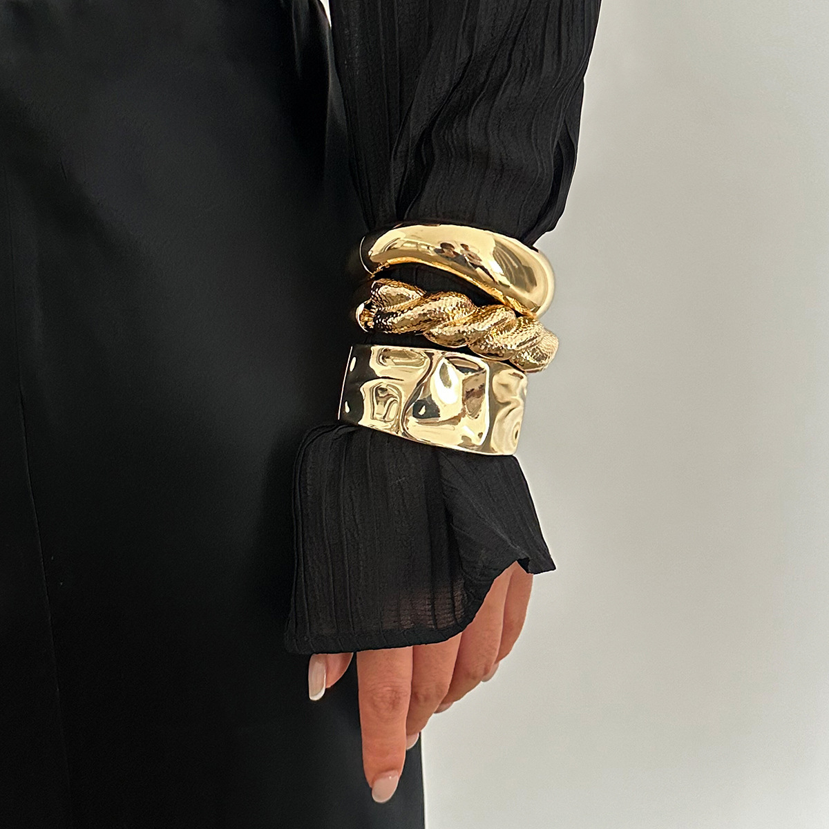Brazaletes irregulares de Meta - Women'S Emo Accessories reseña y precio